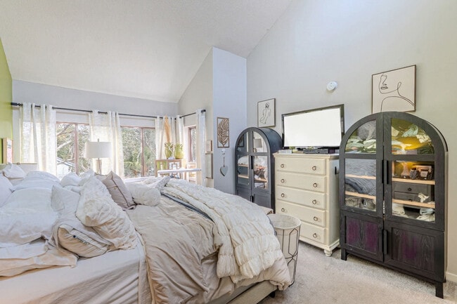 Building Photo - 137 Cordillo Pkwy