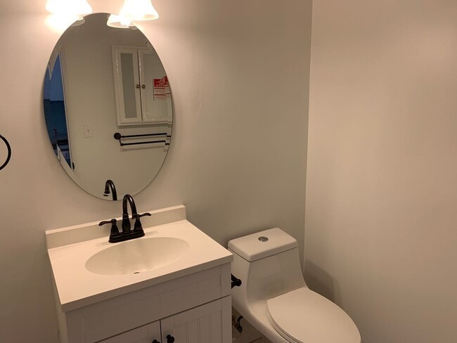 Building Photo - Makiki Condo with Utilities Included in Rent