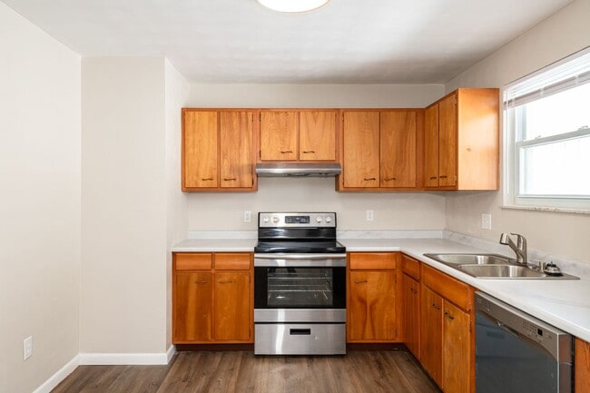 Building Photo - Adorable 2-bedroom 2-bathroom home
