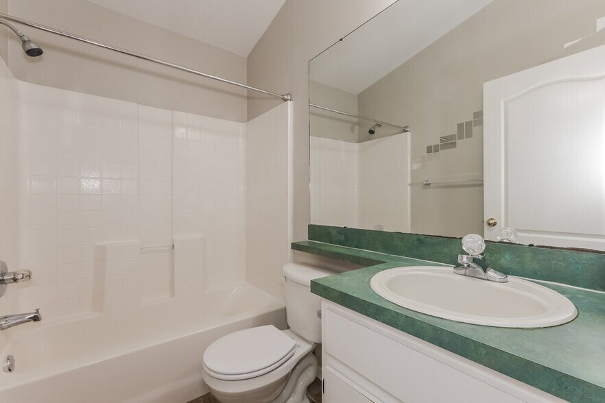 Building Photo - 402 Maple Pointe Dr