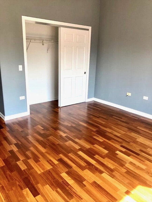 Building Photo - 5036 W Pensacola Ave