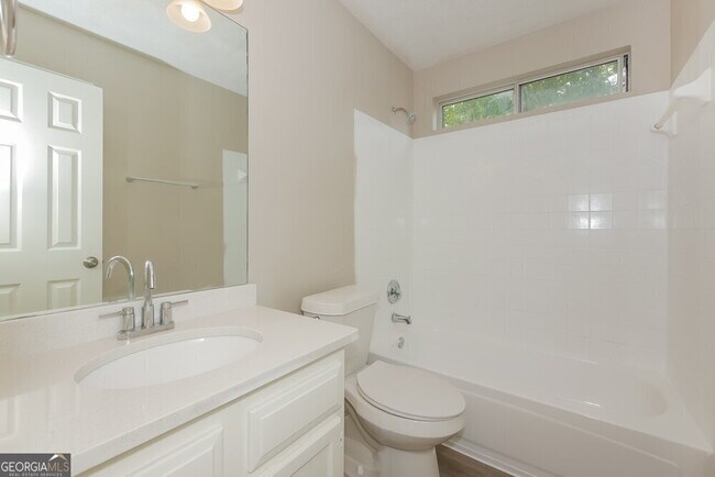 Building Photo - 2081 Wedgewood Dr
