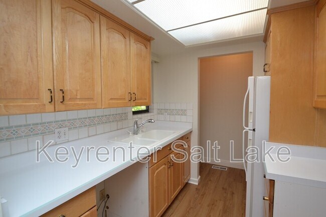 Building Photo - 6877 Countrywoods Cir