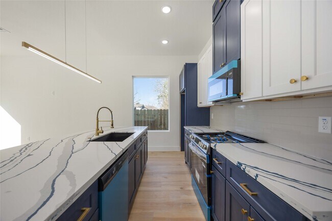 Building Photo - 4533 Bricker St