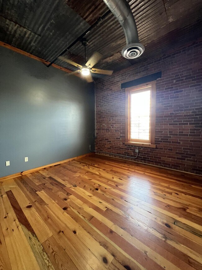 Building Photo - 431 S Columbus St