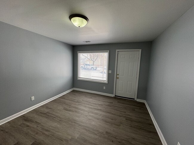 Building Photo - 1129-1131 S Sheffield Avenue