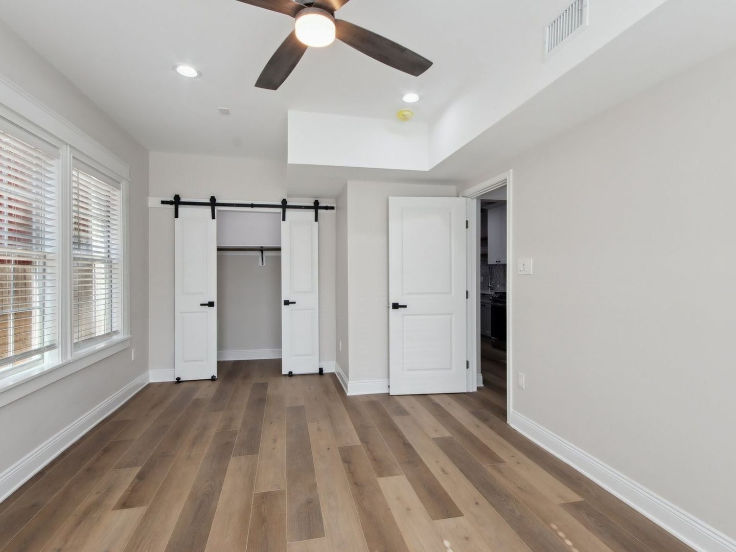 Building Photo - 1904 Calumet St