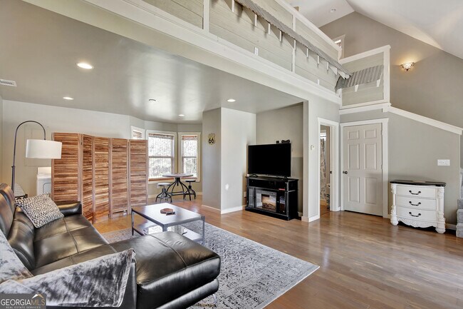 Building Photo - 300 Briarwood Rd