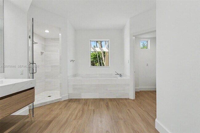Building Photo - 731 Crandon Blvd