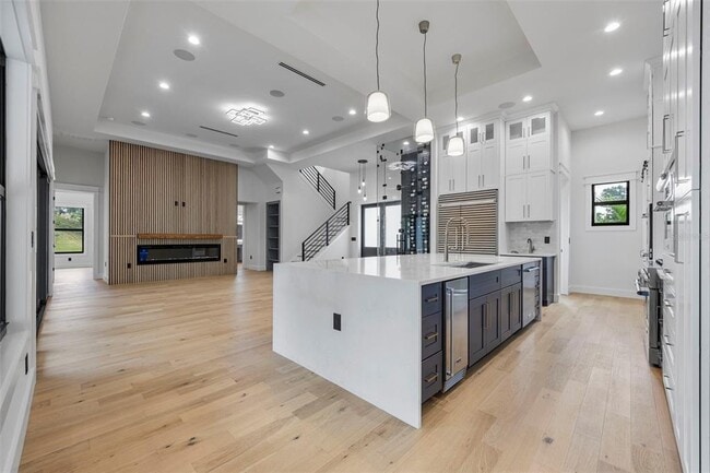 Building Photo - 3701 S Lynwood Ave
