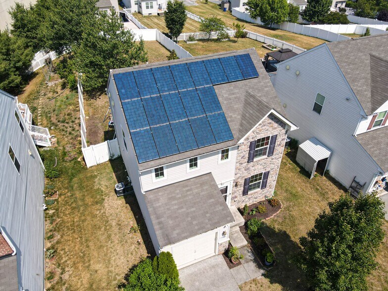Building Photo - 7044 Lennox Ave