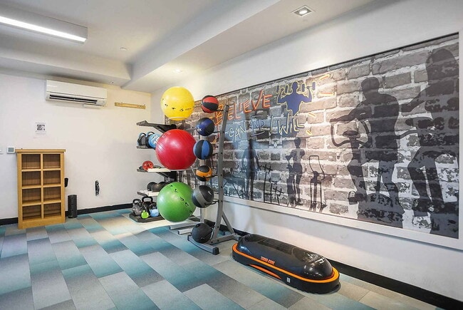 Building Photo - 777 Hamilton