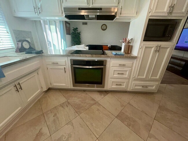 Building Photo - Beautiful Fully Furnished 4Bed/2Bath Home for Rent