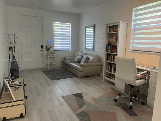 Building Photo - 8985 NW 98th Ave