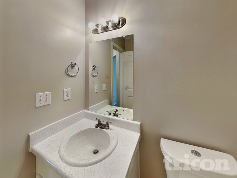 Building Photo - 547 Horseshoe Cir