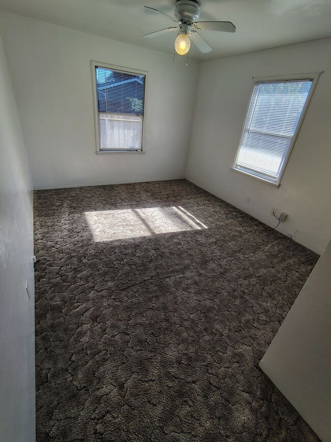 Building Photo - 2047 Glendale Ave