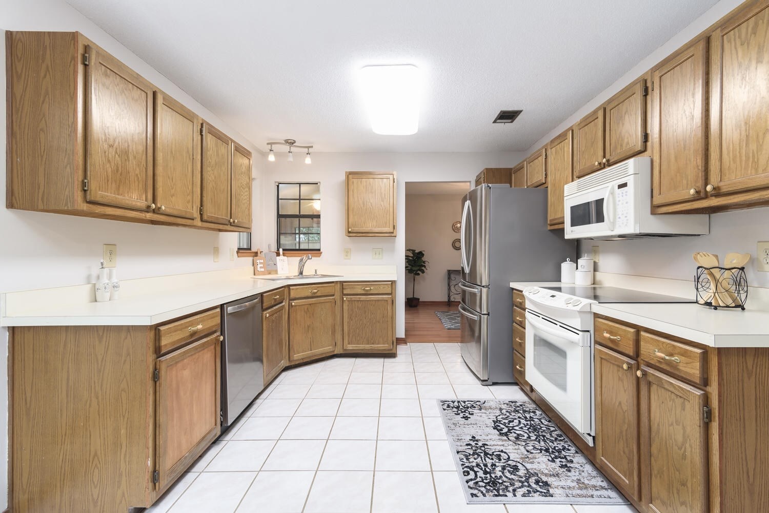 Building Photo - 1614 Mariah Way E