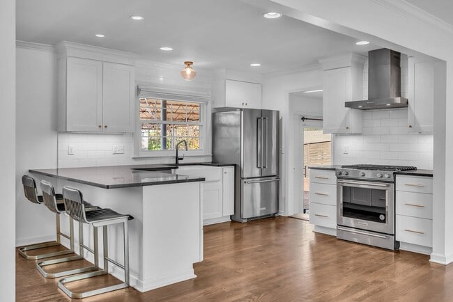Building Photo - Stunning 3BR/2BA Home in the Highly Sought...
