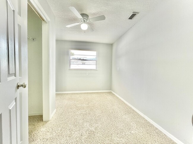 Building Photo - 3BR 1BA Annual Rental Available Now
