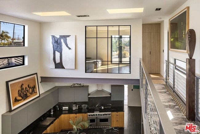 Building Photo - 913 Milwood Ave