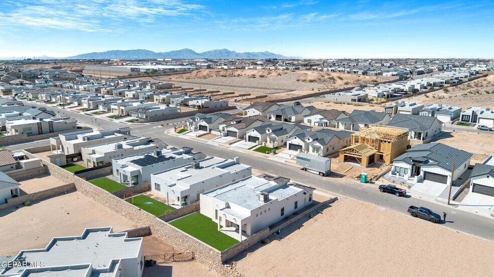 Building Photo - 12716 Middlesbrough Ave