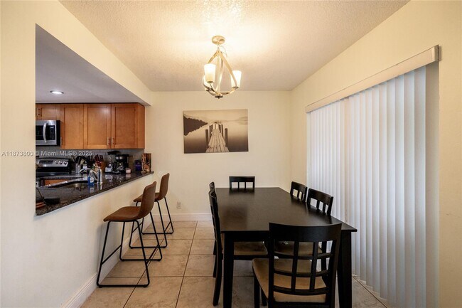 Building Photo - 10600 La Placida Dr