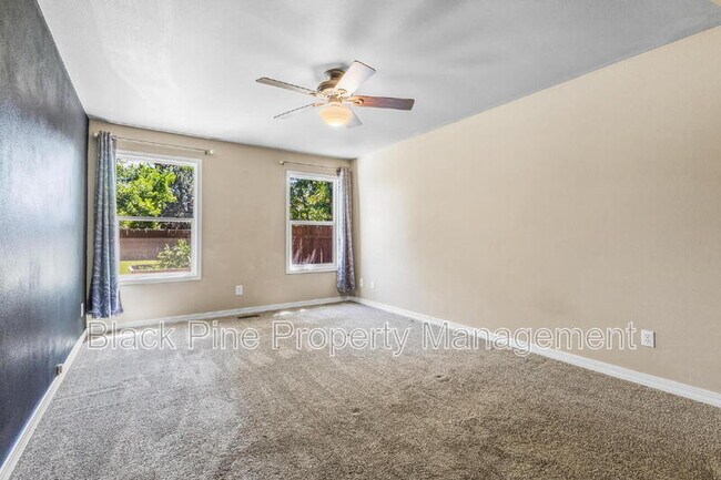 Building Photo - 541 S Canvasback Way
