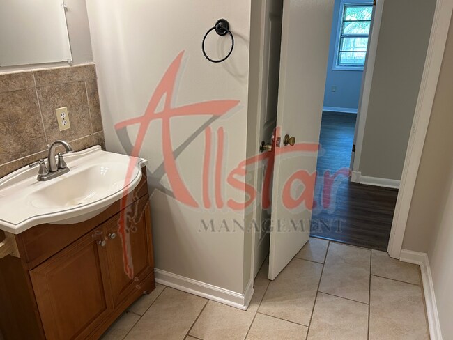 Building Photo - 3464 Red Banks Rd S