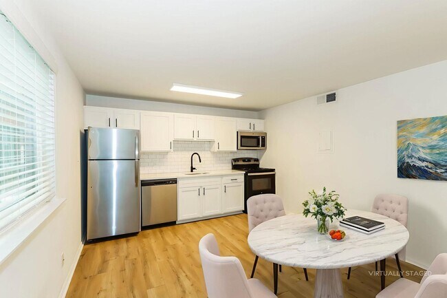 Building Photo - One Month Free ~ 1 bed/1 bath on King St.