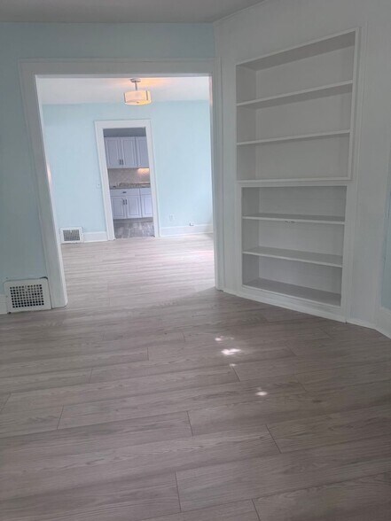 Building Photo - 2171 Carabel Ave