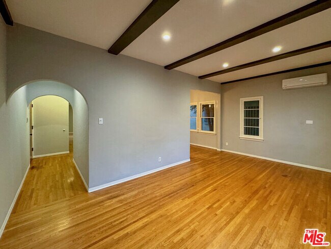 Building Photo - 340 N Oakhurst Dr