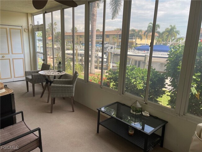 Building Photo - 1730 Sandy Cir