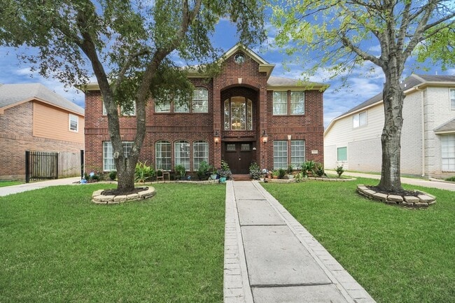 Building Photo - 922 Bayhill Dr