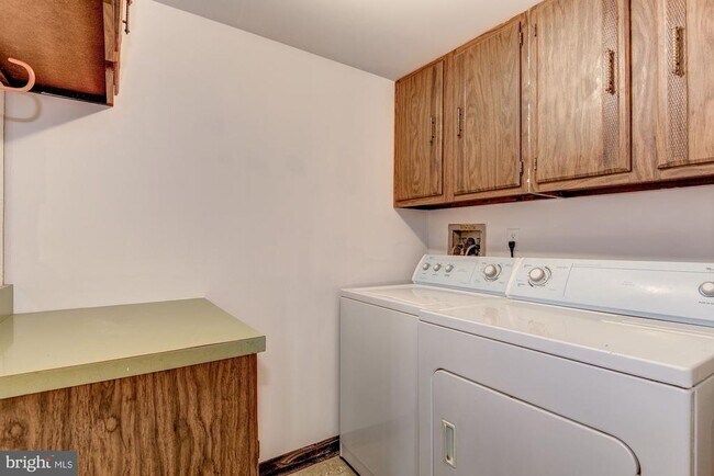 Building Photo - 9708 Kingsbridge Dr
