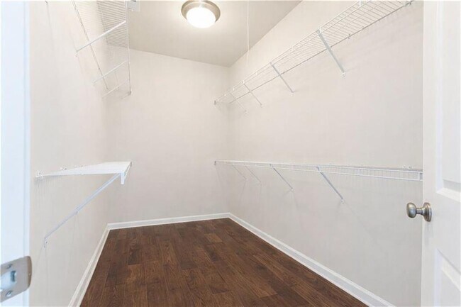 Building Photo - 7826 Laurel Crest Dr