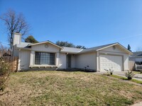 Building Photo - Adorable 4 Bedroom 2 Bathroom Home