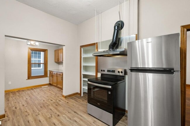 Building Photo - 1709 Ekin Ave