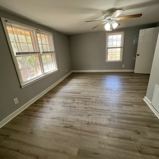 Building Photo - 40 Wesley St