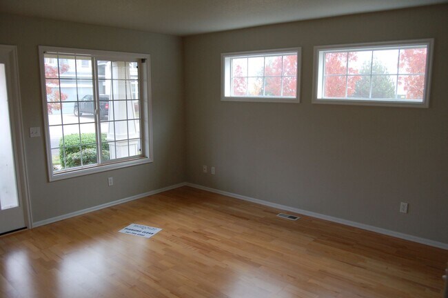Building Photo - 4 Bedroom House ~ South Corvallis