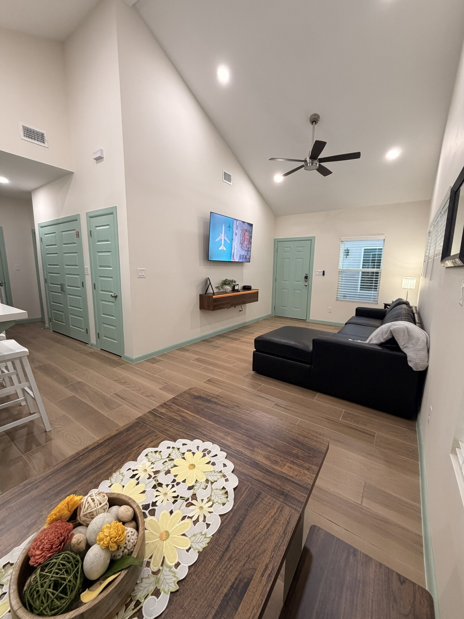 EXAMPLE of Furnished Unit - 520 W Jackson Ave
