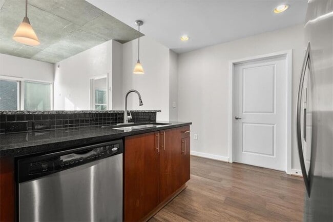 Building Photo - 250 Pharr Rd NE