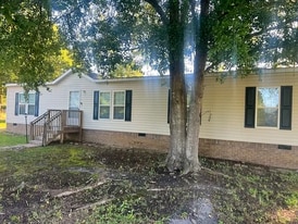 Building Photo - 2103 Pine Hill Cir