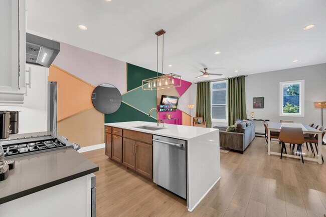 Building Photo - 516 27th Ave N