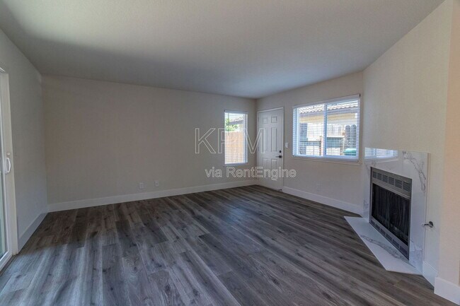 Building Photo - 8720 Fox Creek Dr