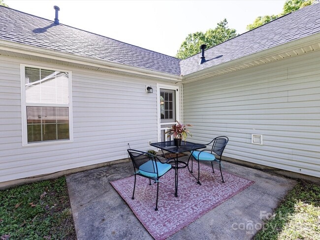 Building Photo - 7731 Ivy Hollow Dr