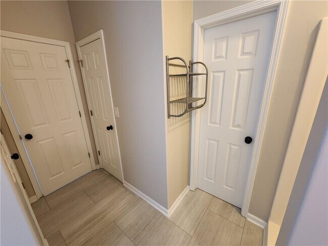 Building Photo - 1029 Sims St SW