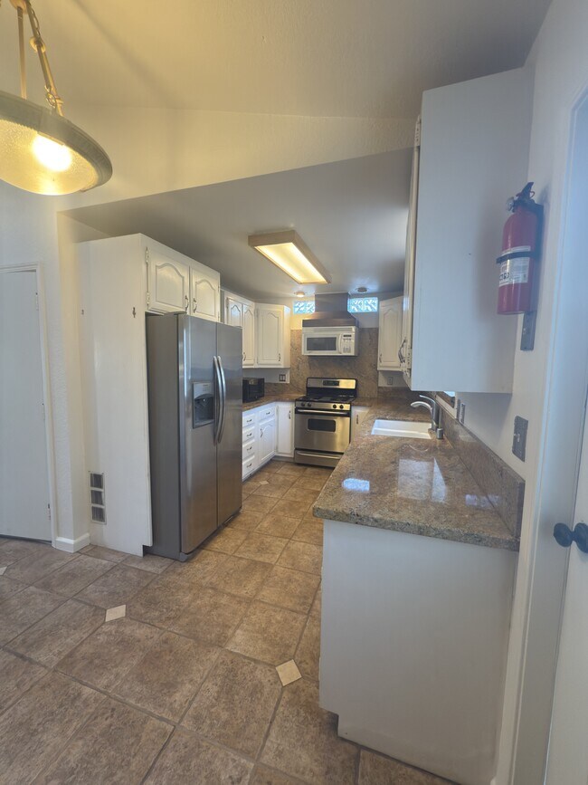 Building Photo - 1857 Vicente Dr