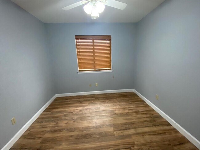 Building Photo - 16916 Dorman Dr