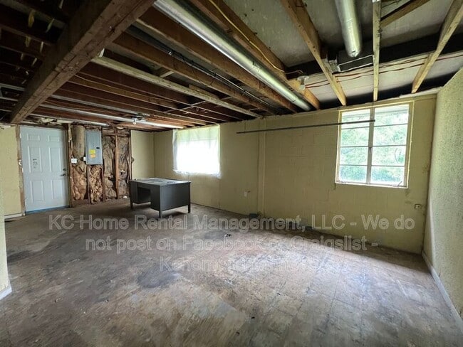 Building Photo - 515 S Forest Ave