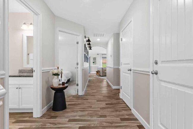 Building Photo - 468 Timberwood Dr